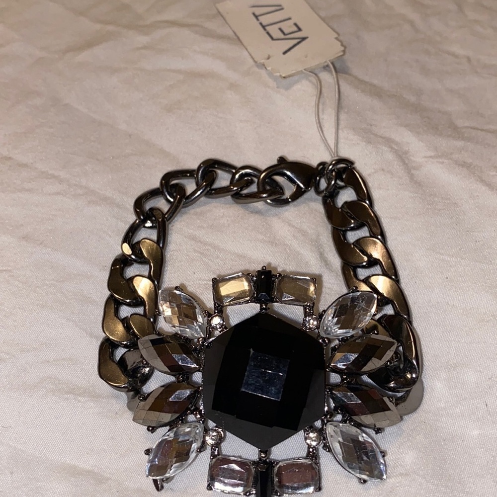 BNWT Chunky Black Flower Crystal Charm Bracelet